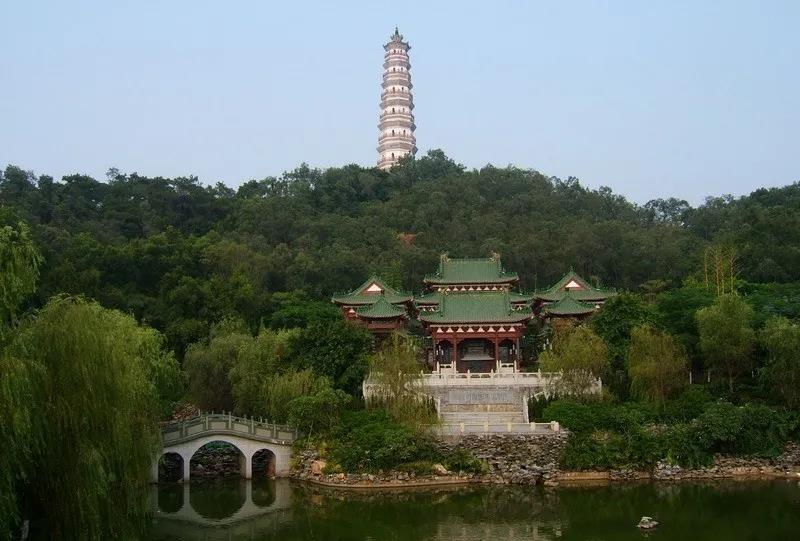 遍地闌珊入夢(mèng)來(lái)